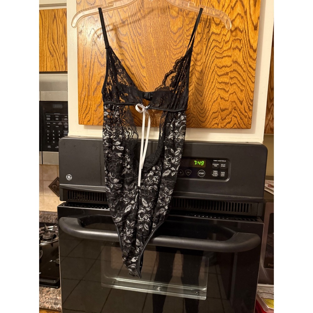 Velvet Kitten Black Silver Metallic Lace Bodysuit Lingerie One Size OS‎ New